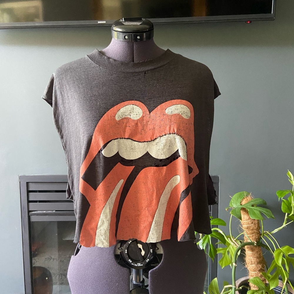 Vintage Rolling Stones cropped Steel Wheels 1989 concert tshirt